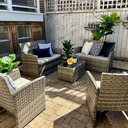 3 Bedroom Spacious Home In Ideal Location W Free Parking Back Yard Pets Welcome Chicago Extérieur photo