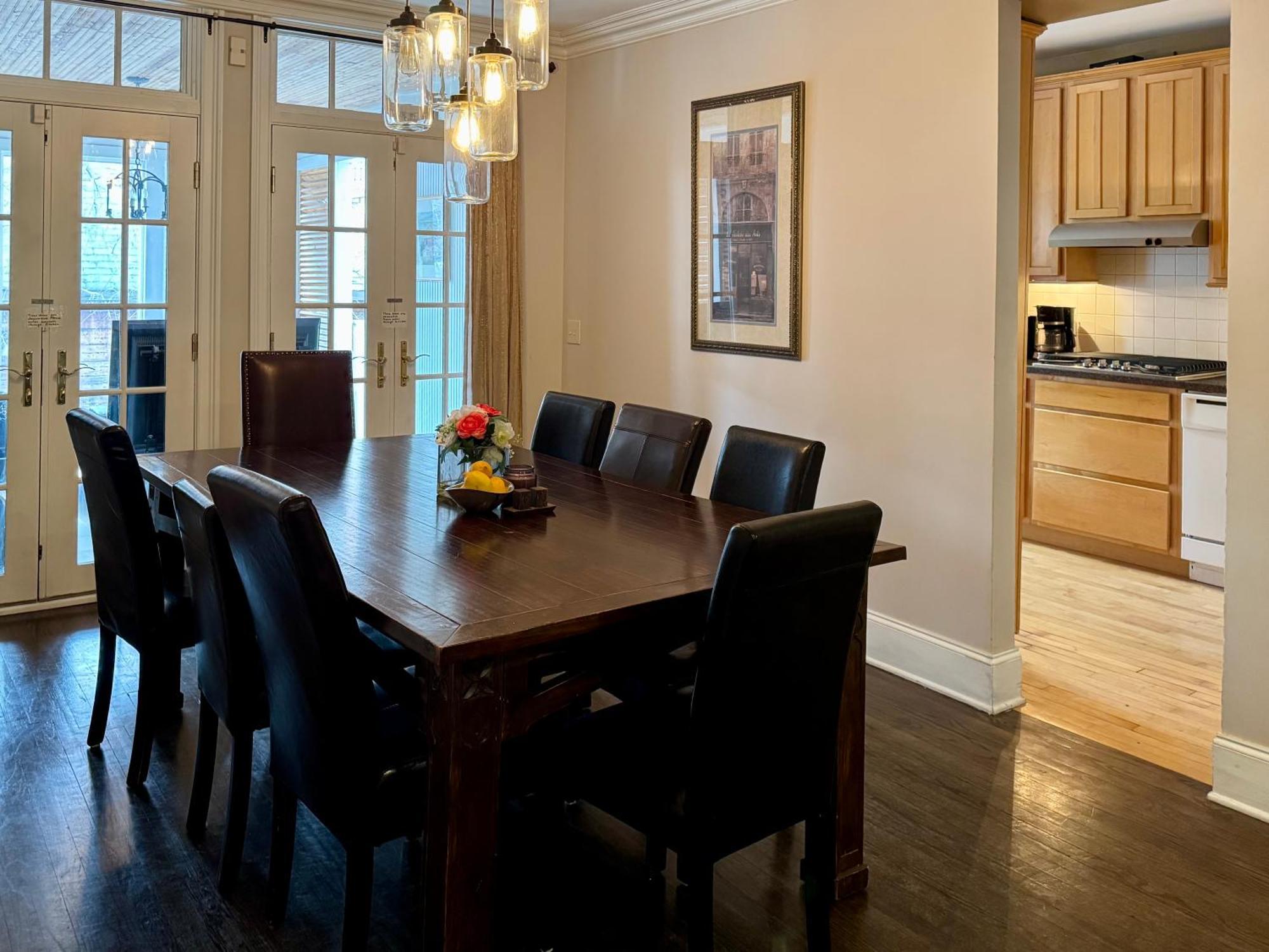 3 Bedroom Spacious Home In Ideal Location W Free Parking Back Yard Pets Welcome Chicago Extérieur photo