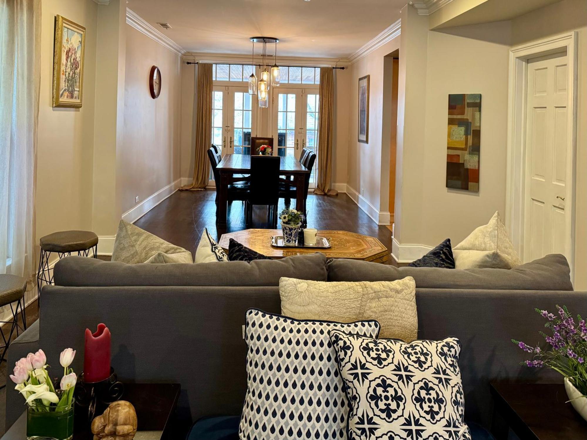 3 Bedroom Spacious Home In Ideal Location W Free Parking Back Yard Pets Welcome Chicago Extérieur photo