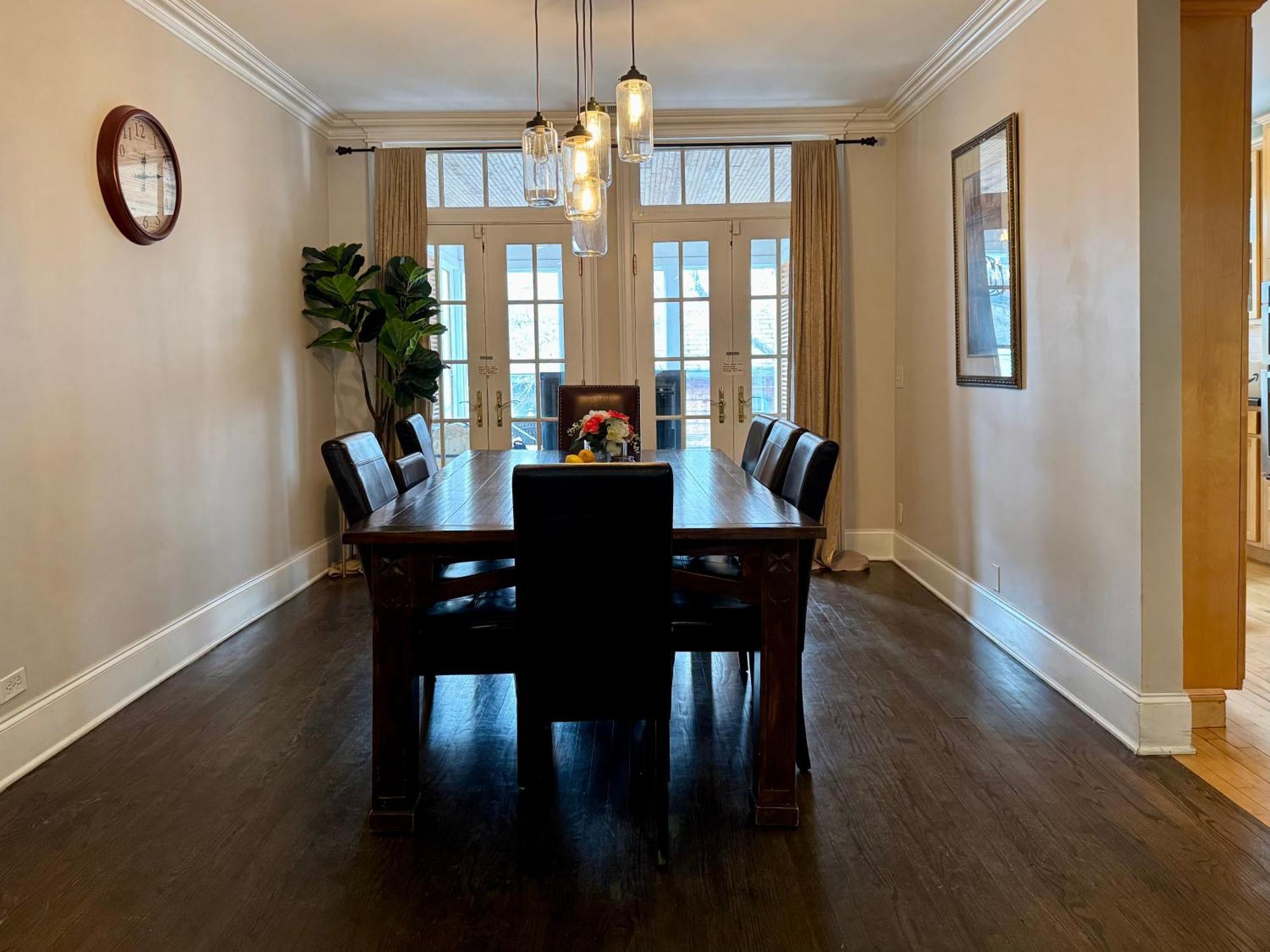 3 Bedroom Spacious Home In Ideal Location W Free Parking Back Yard Pets Welcome Chicago Extérieur photo