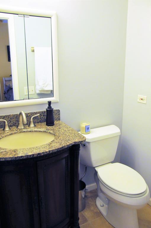 3 Bedroom Spacious Home In Ideal Location W Free Parking Back Yard Pets Welcome Chicago Extérieur photo