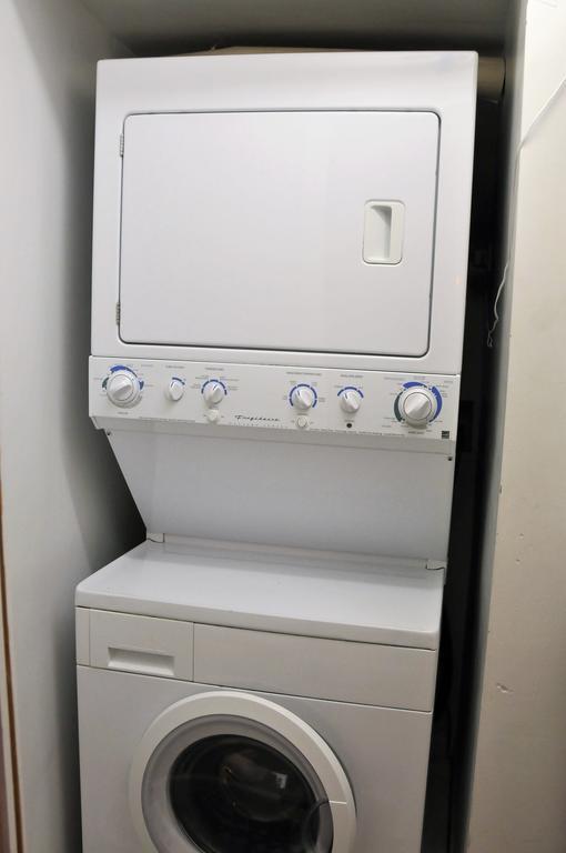 3 Bedroom Spacious Home In Ideal Location W Free Parking Back Yard Pets Welcome Chicago Extérieur photo