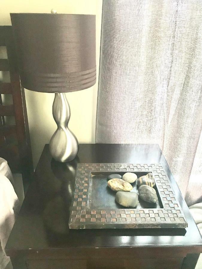 3 Bedroom Spacious Home In Ideal Location W Free Parking Back Yard Pets Welcome Chicago Extérieur photo