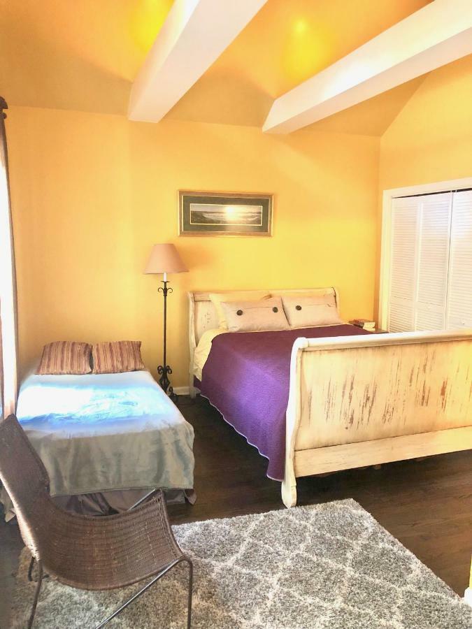 3 Bedroom Spacious Home In Ideal Location W Free Parking Back Yard Pets Welcome Chicago Extérieur photo