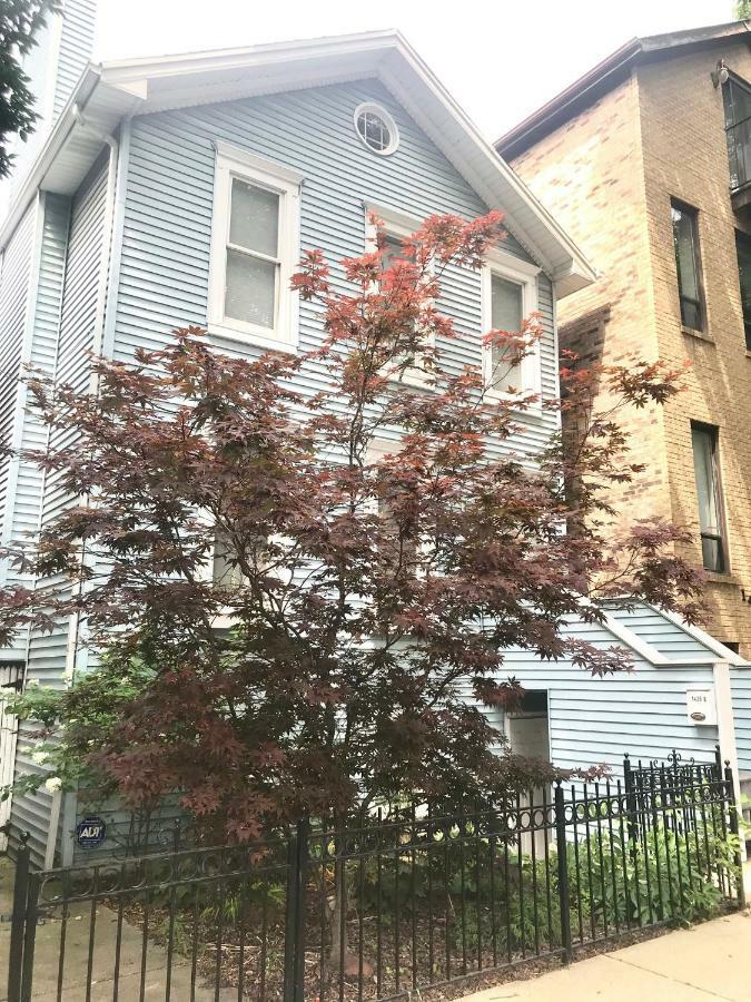 3 Bedroom Spacious Home In Ideal Location W Free Parking Back Yard Pets Welcome Chicago Extérieur photo