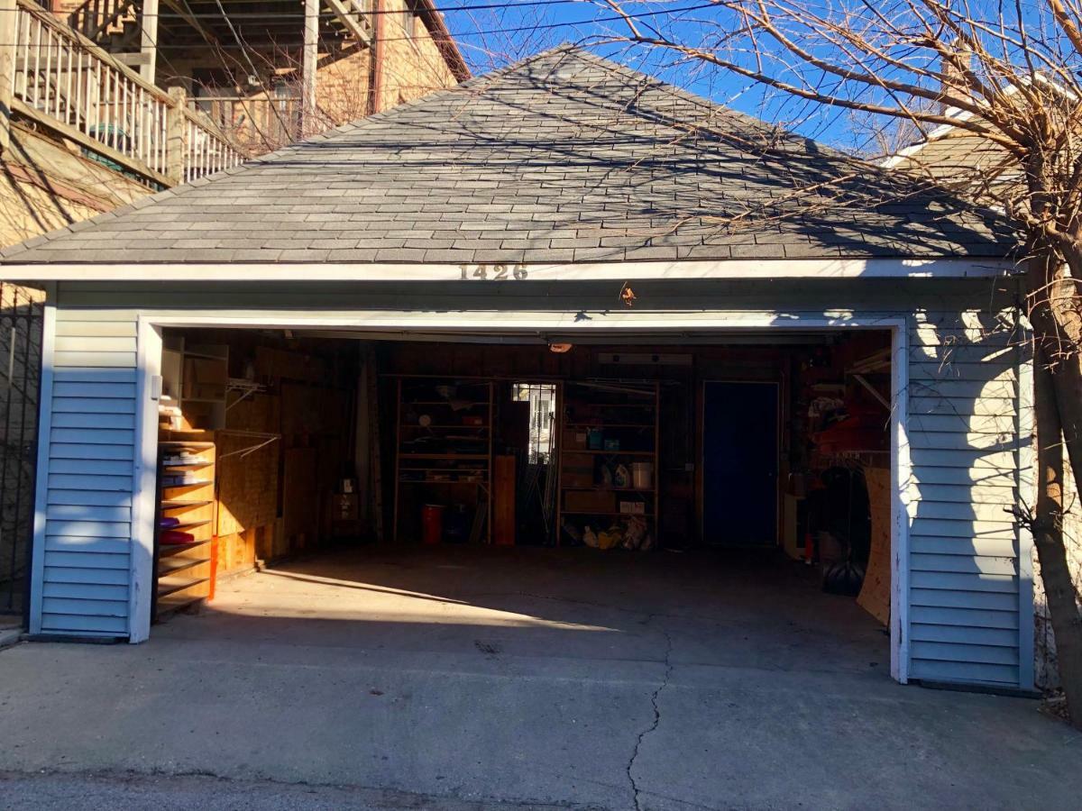 3 Bedroom Spacious Home In Ideal Location W Free Parking Back Yard Pets Welcome Chicago Extérieur photo